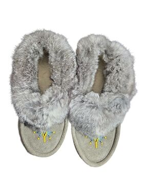 Handmade Indigenous Womens Rabbit Fur Trim Suede Moccasins Size 7/7.5
